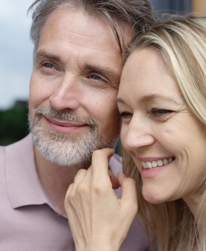 glückliche familie zuhause